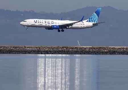 A United Airlines flight took a steep dive to just 800 feet above the Pacific Ocean