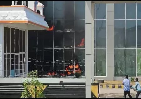 Andhra Pradesh Launches Investigation Into Fire Incident at Apple Supplier Foxlink Factory