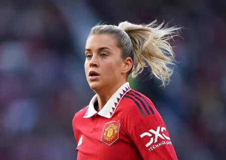 Arsenal make world record bid for Manchester United's England star Alessia Russo