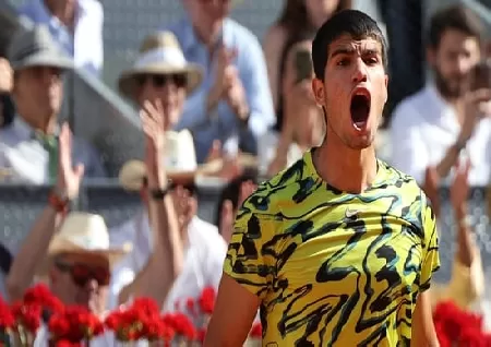 Carlos Alcaraz Reaches Madrid Open Final, to Face Struff