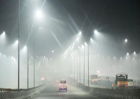 Delhi Weather: Delhi’s air quality remains in poor category as temperature rises gradually