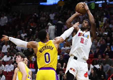 Heat get past Lakers 112-98, climb over 500 at 18-17