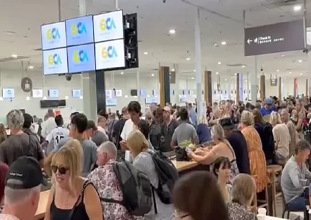 Hundreds of passengers stranded at Gold Coast Airport due to IT outage