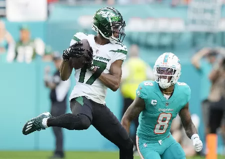 Jets’ season ends with whimper as Dolphins win to make playoffs