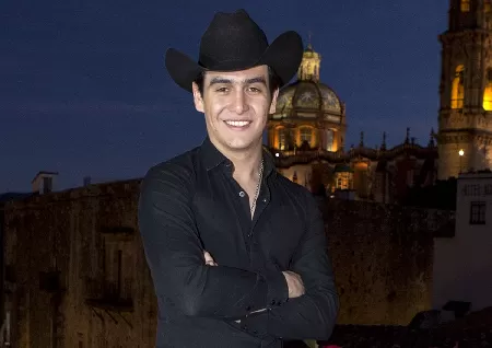 Julian Figueroa, a Mexican ballad singer, died at age 27