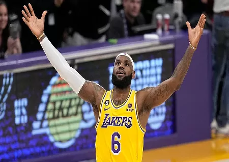 Lakers' LeBron James Becomes NBA's All-Time Leading Scorer