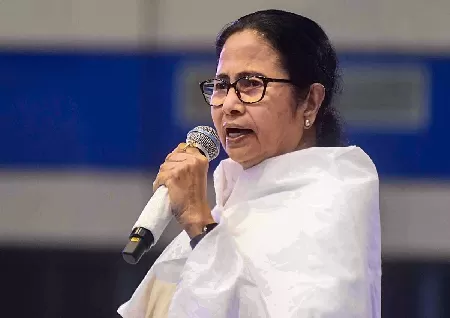 Mamata Increases Stipends for Imams and Purohits in Bengal