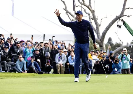 Tiger Woods Finishes the Genesis Invitational's opening round back with three birdies