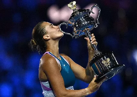 Images of Grand Slam Trophy 2023