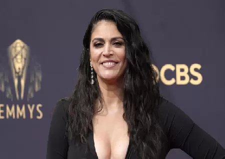 Images of Cecily Strong