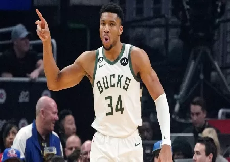 Images of Giannis Antetokounmpo