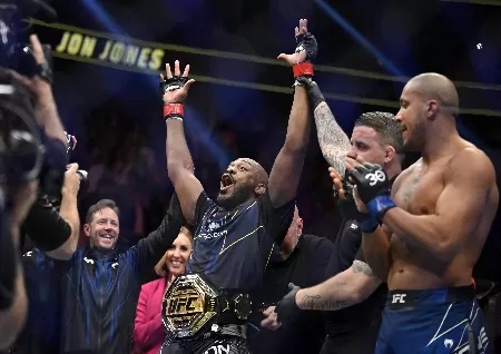 Image of Jon Jones Claims UFC Heavyweight Title With Emphatic First-round Win Over Ciryl Gane