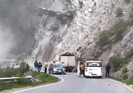 Image of Massive Landslide In Peru, Boulders Fall Inches Away From Cars