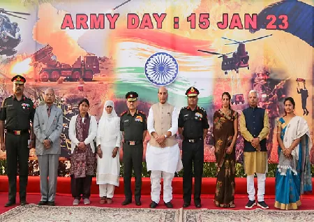 Image of Min RajnathSingh Graces Defence Shaurya Sandhya Event In Bengaluru