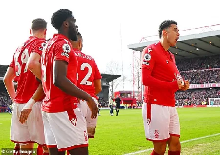 Images of Nottingham Forest Vs Leeds United