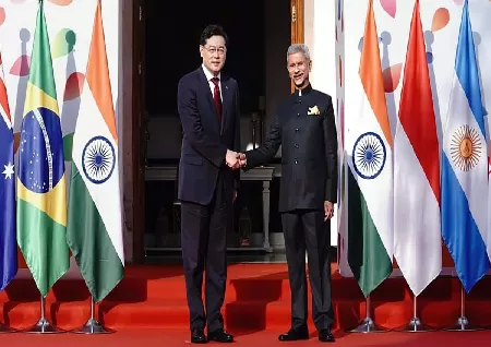 Image of S Jaishankar Meets Chinese Foreign Minister, Border Issue In Focus